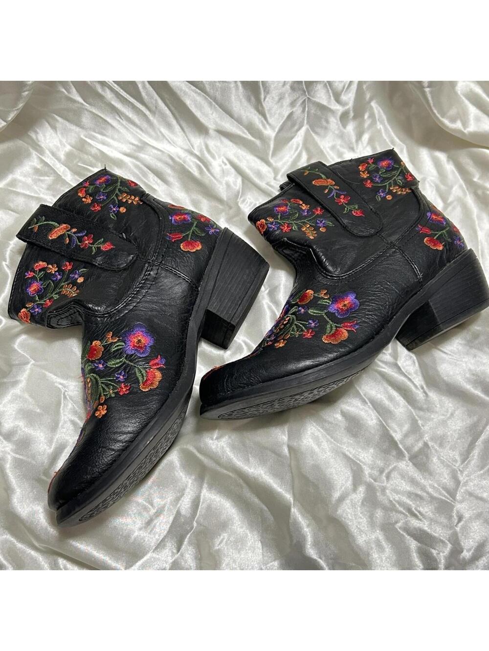 Y2K Wet Seal Black Faux Leather Colorful Floral Embroidered Cowgirl Boots Sz 7